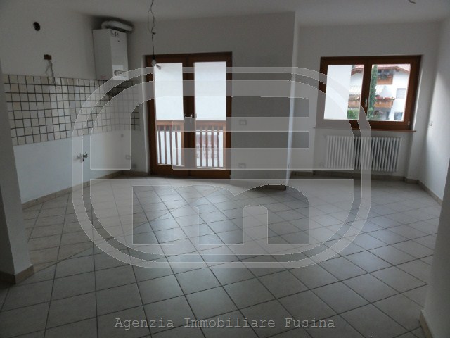 ImmoBz: 	<strong>NALLES: Ristrutturato a Nuovo:</strong> 2 Stanze da Letto, Soggiorno con Cottura, Balcone.</p><p>	<strong>Tel. 0471 931293</strong><br /><br />Certificazione Energetica Classe: G (dato in fase di verifica)