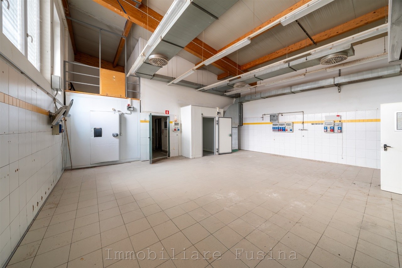 capannone-in-vendita---nalles-4 capannone-in-vendita---nalles-4